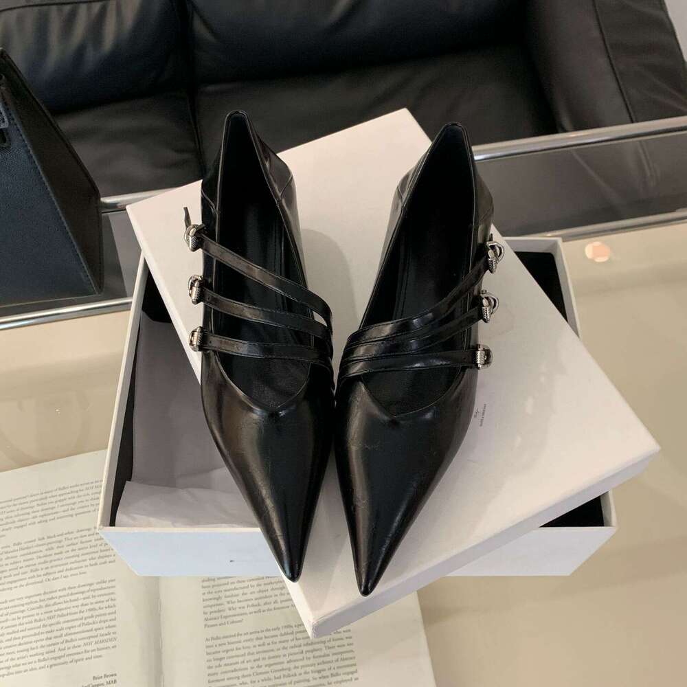 Designer 2025 Spring Single French Style Comfortable Leather Shallow Mouth Women's Soft Sole Versatile Casual Shoes