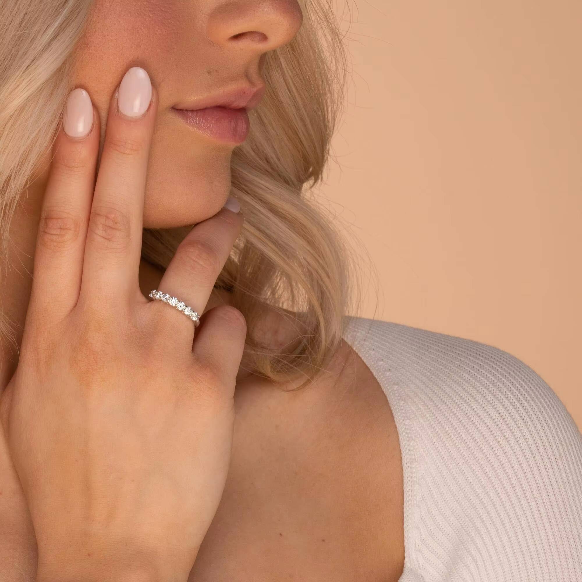 2025 Fine Jewelry Manufacturer Minimalist Design collection Woman Engagement Round Cut Moissanite Diamond Ring for Women