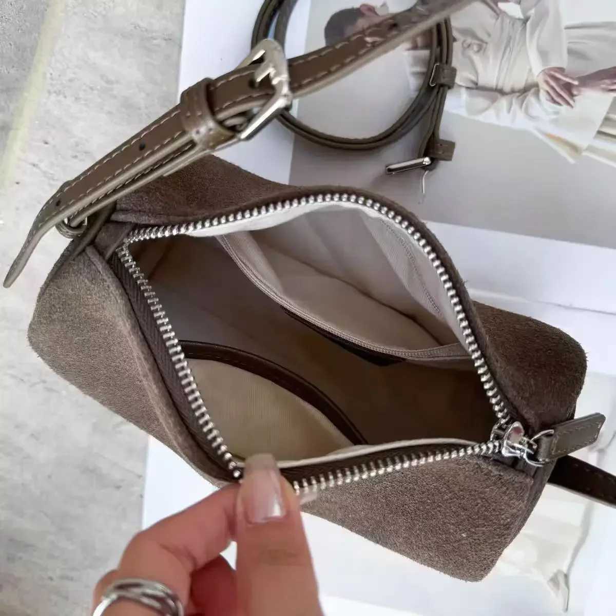 Exquisite Live Wine Red Small Pillow Bag Matte Suede Leather Women Crossbody Bag Round Shape Chamois Female Shoulder Bag S250724