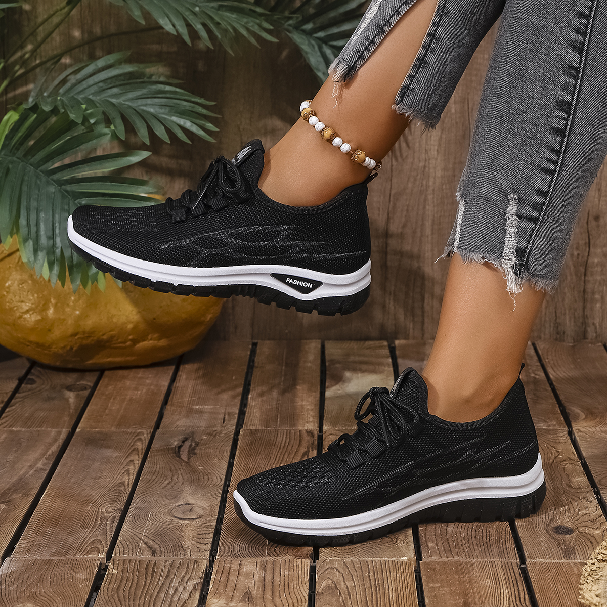 Women's breathable mesh slip-on sports shoes hot-sale products
