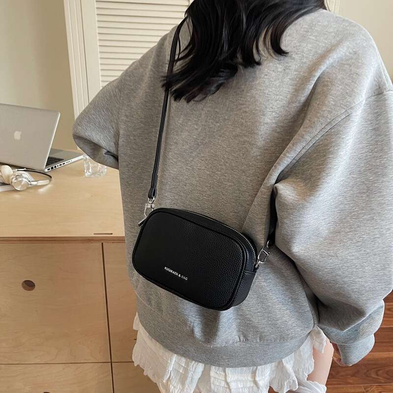 New Women's Simple Fashion Solid Color Small Square Commuter Fashionable High-end Single Shoulder Crossbody Bag