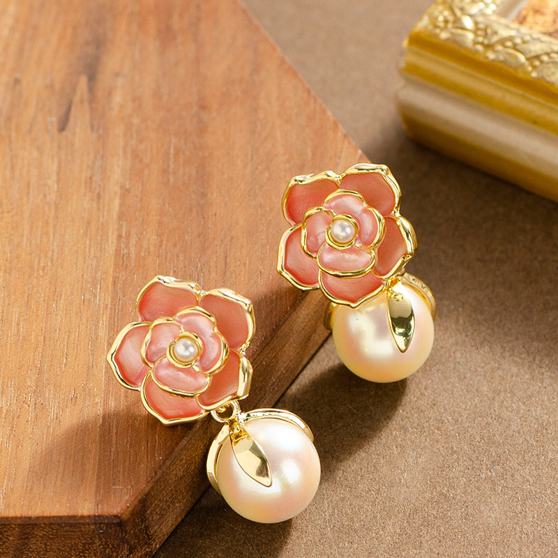 French Elegant Style Oil Drop Camellia Pearl Pendant Earrings for Women Light High-end Sier Needle Ear Jewelry