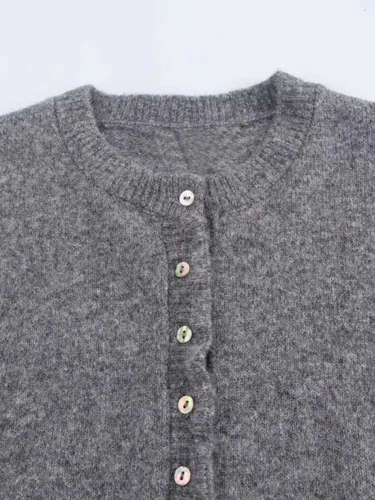 2025 New Womens European American French Design Sweaters Female Elegant Simple Layered Decoration Versatile Knitted Cardigans X250724
