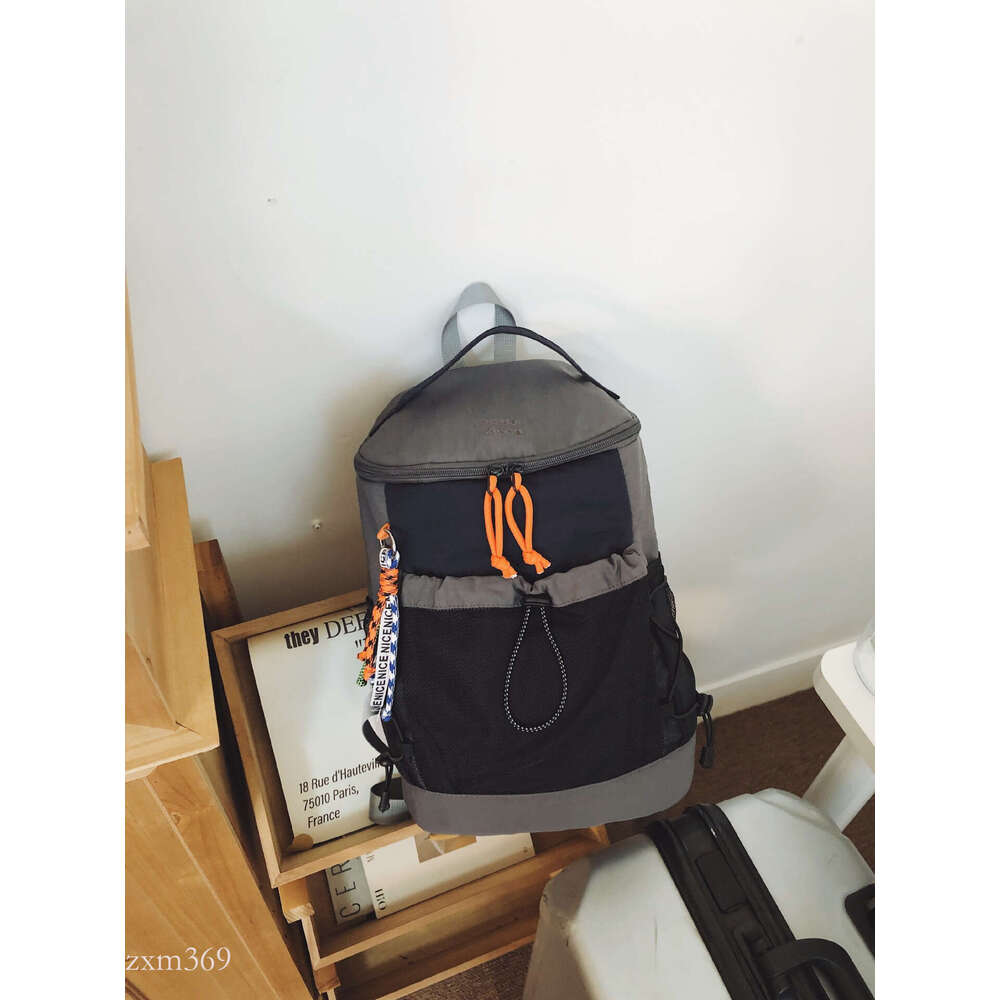 New Lightweight Outdoor Hiking Mountaineering Travel High-Looking Large Capacity Casual Backpack