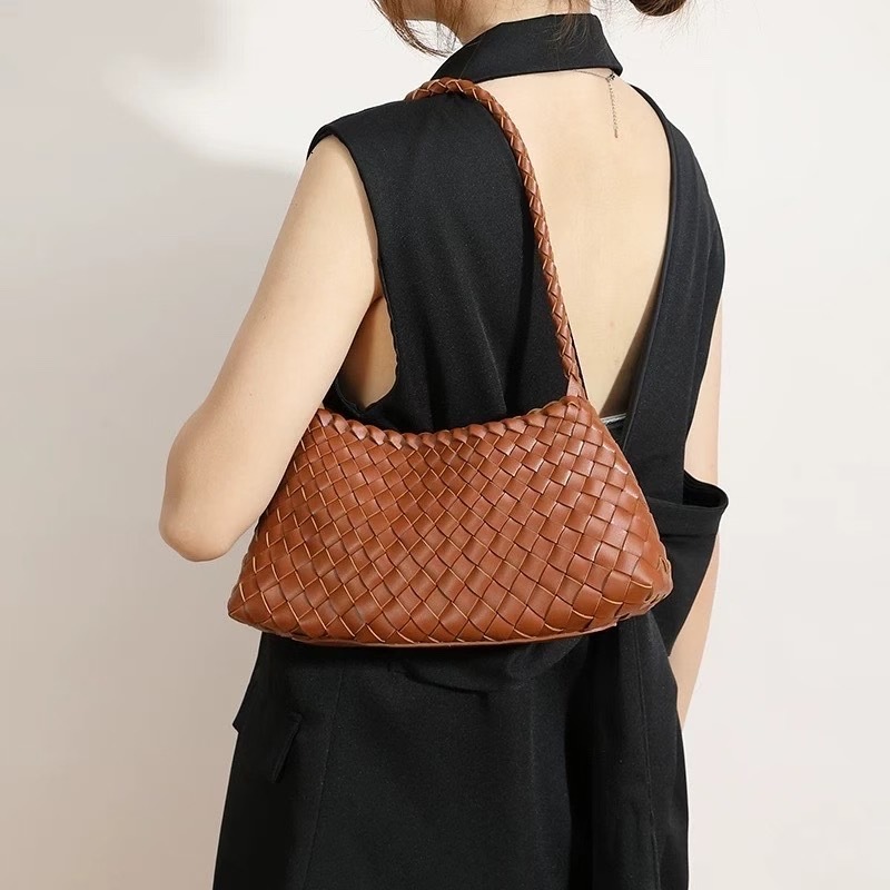 Free Shipping Designer Luxury Women's Woven Bag Handbag Large Capacity French Sailboat Bag Casual Vacation One Shoulder Armpit Bun Mother Bag