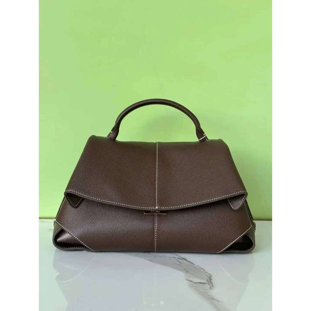 HighEnd Leather Smile Designer Tote Saddle Bag Woman Pleated Design Single Shoulder Large Capacity Commuting Handbag