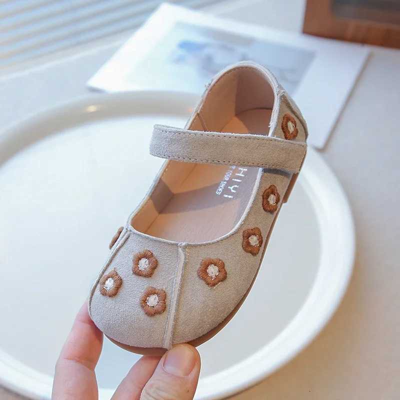 2025 New Girls Leather Shoes Elegant Fashion Kids Princess Shoes Soft Sole Non-slip Children Flats Embroidered Flowers Sweet XJ250724