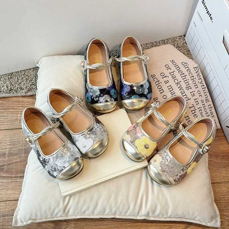 Kids Flat Shoe Round Toe Fashion Girls Dance Performance Shoes With Sparkling Sequins 2024 New Children Princess Shoes Soft Sole XJ250724