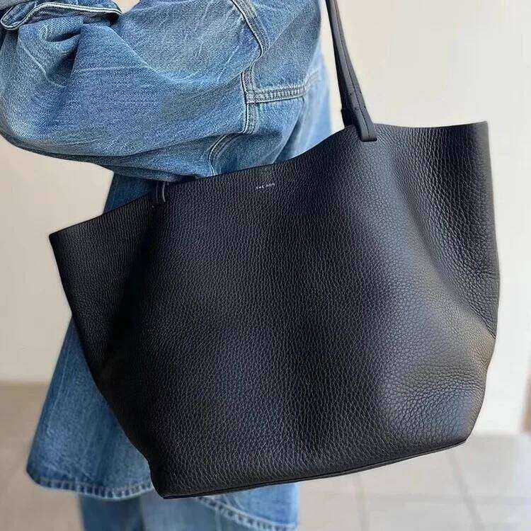 2025 new large high-capacity bucket commuting mom bag, single-shoulder tote bag