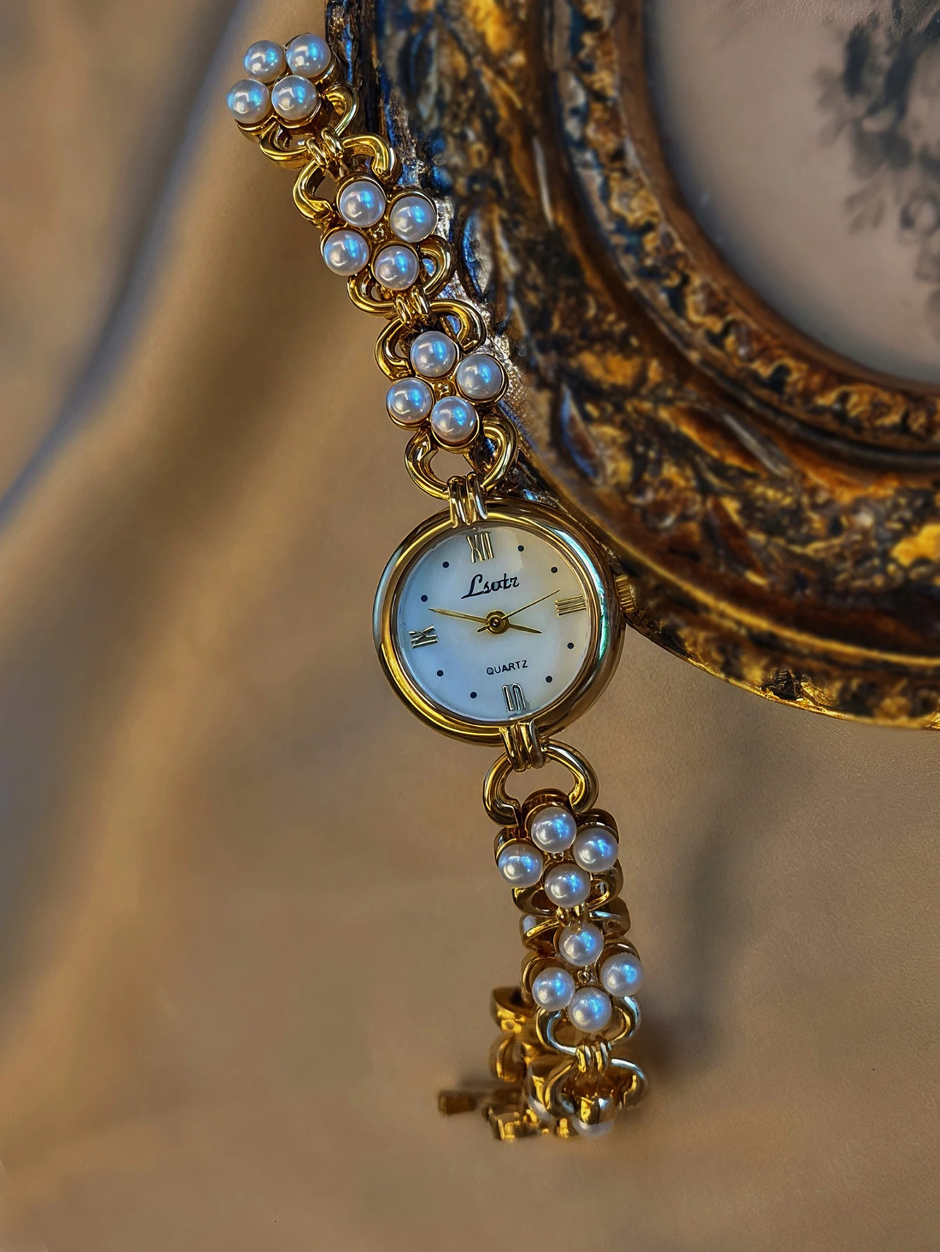 1 Golden French Classy Pearl Inlaid Accessible Retro Elegant Elegant Fashion Womens Watch Round Pearl Mother Dial 30m Waterproof Suitable for Daily We