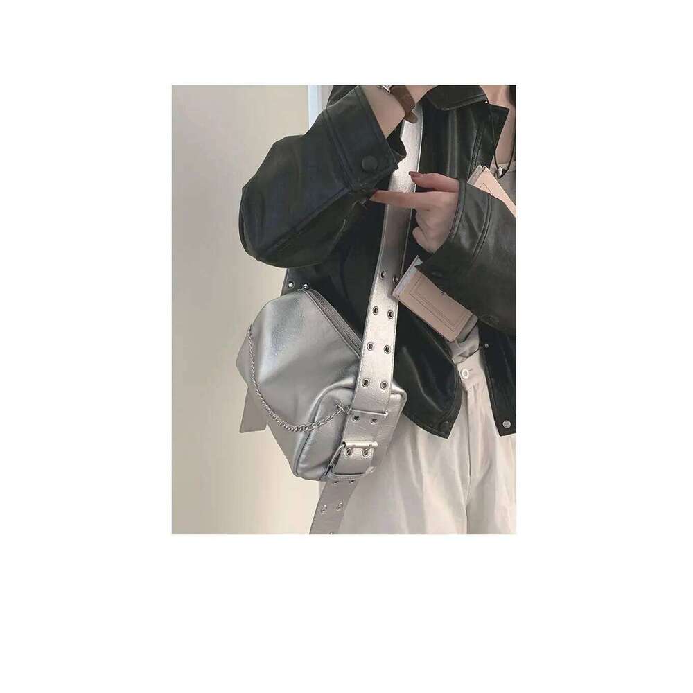 Y2k Grunge Sier Women Trend Leather Design Pillow Handbags Ladies Haruku Large Capacity Messenger Bag