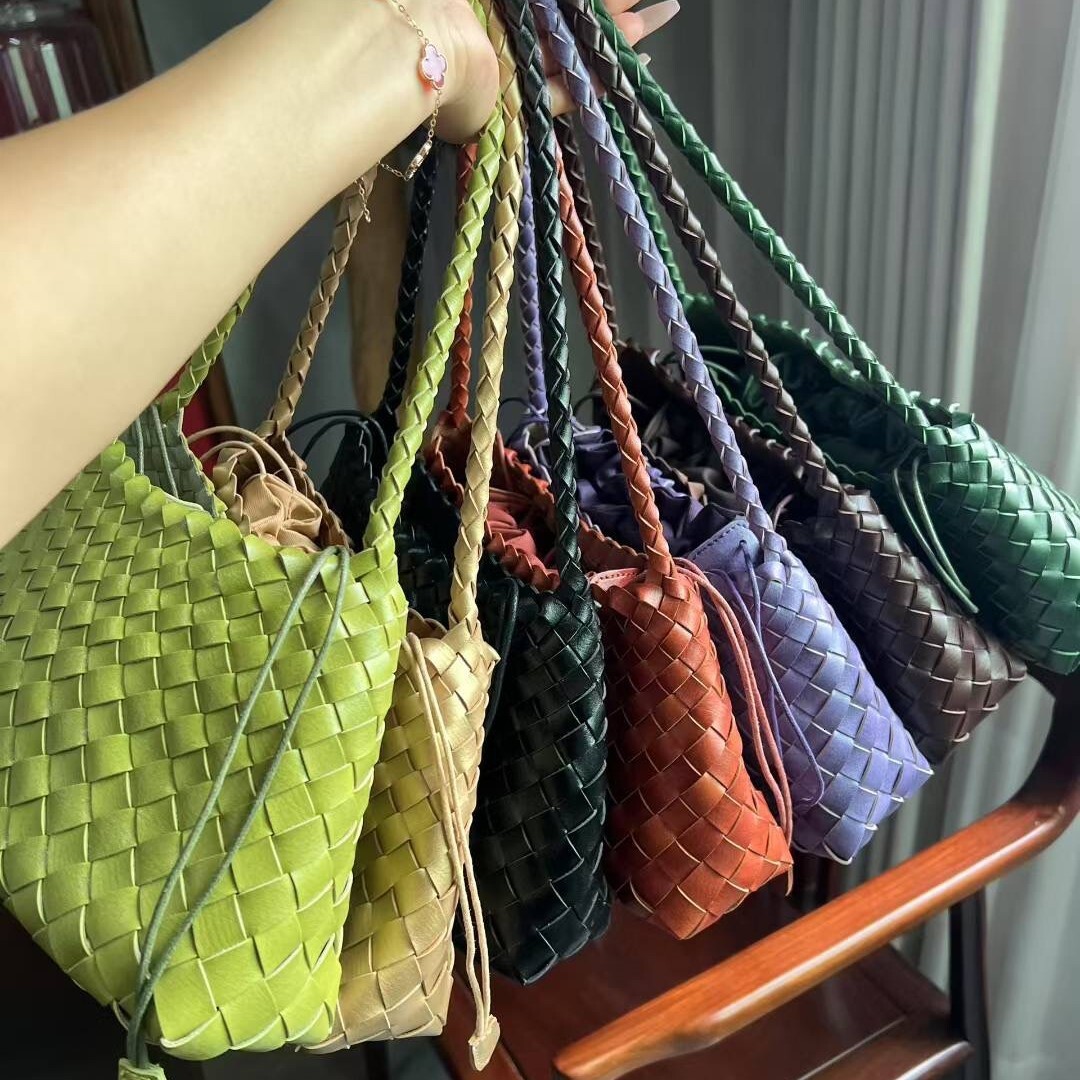 Free Shipping Designer Luxury Women's Woven Bag Handbag Large Capacity French Sailboat Bag Casual Vacation One Shoulder Armpit Bun Mother Bag