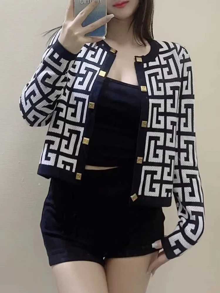 Vintage Fashion Geometric Pattern Knitted Cardigan Women Long Sleeve Short Tops 2024 New Chic Slim Jacket Casual Buttons Sweater X250724