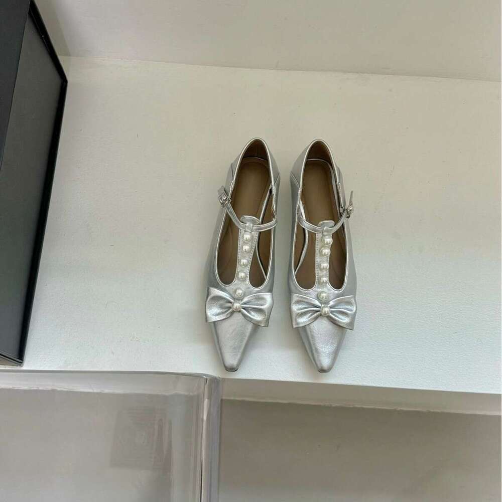 2025 Korean Version Early Spring New Pearl Bow Pointed Toe Shallow Mary Jane Fashionable Versatile Square Heel Fashion Shoes