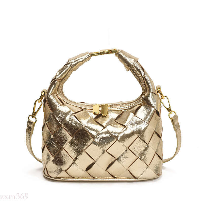 2025 Summer New Single Shoulder Crossbody Quilted Underarm for Women Commuting Woven Stylish Women's Bag