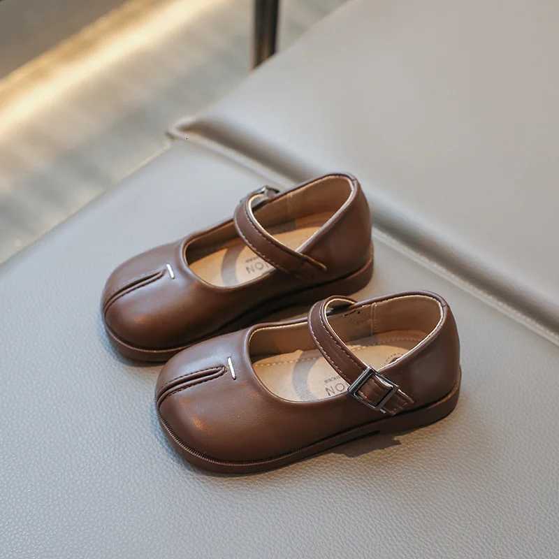 New Children Leather Shoes for Girls Shoes Kids Soft Bottom Anti-Slip Outdoor Walking Shoes Split Toe Prom Party Fashion 3XJ250724