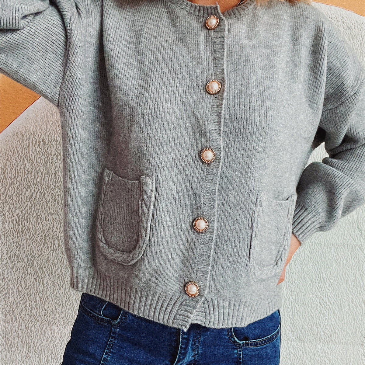 Free shipping designer sweater for women Fashionable sweater breathable and comfortable loose fitting pullover knit base sweater