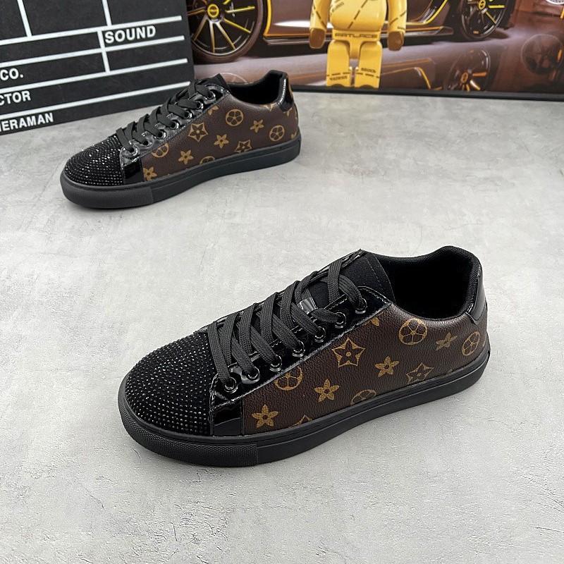 Jiarong Tide Brand Versatile fashionable sneakers Fashion board shoes Men's soft soled leather low cut casual shoes spirited young man hot