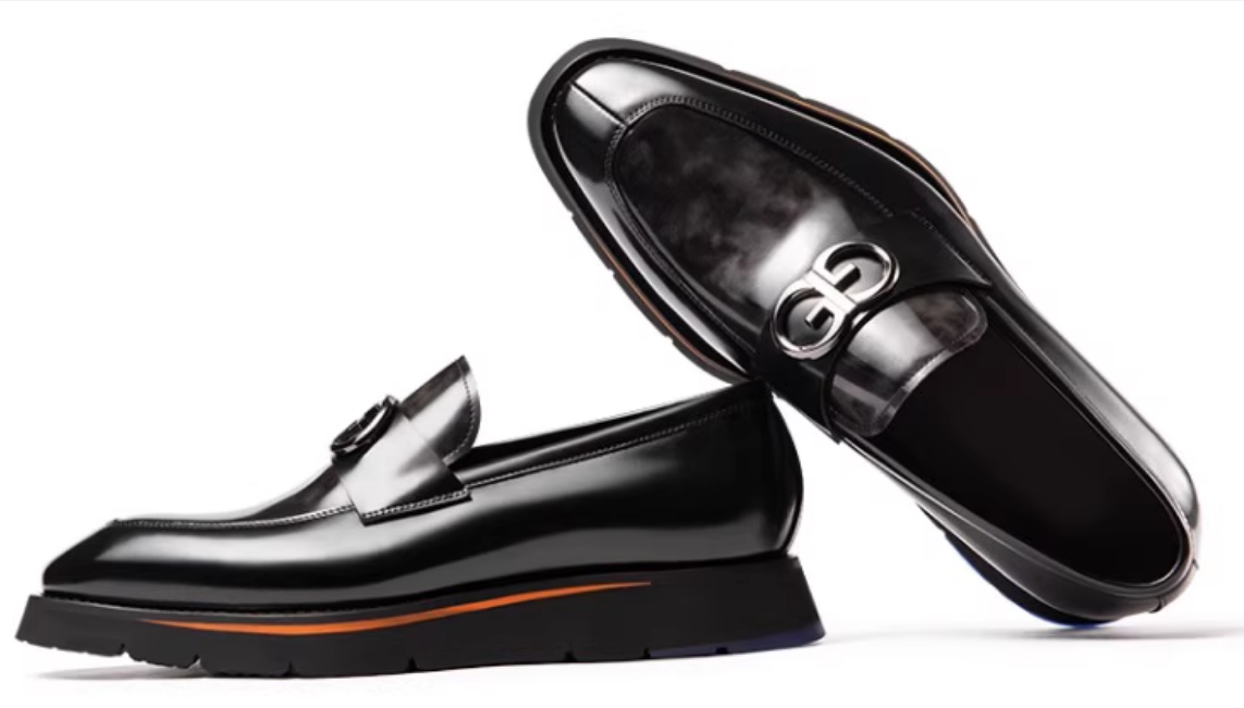 Men's business casual leather shoes one foot stepping on the business cover patent leather glossy loafers high top leather shoes