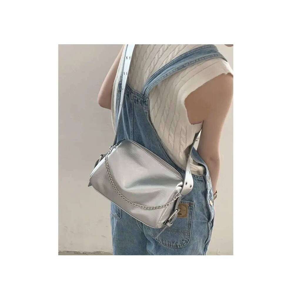 Y2k Grunge Sier Women Trend Leather Design Pillow Handbags Ladies Haruku Large Capacity Messenger Bag