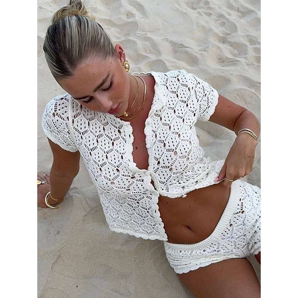 Designer niche sexy women's crochet hollow splicing top set fashion crew neck cardigan cut shorts summer women's beach party dress