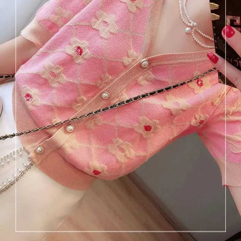 Knitted Cardigan Jacket Women Summer Ice Silk Knit T-shirt Short Sleeve Tops Thin Designed Slim V-neck T-shirt Floral Embroidery X250724