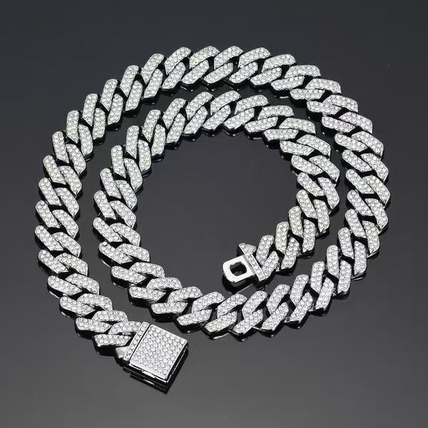 Cuban chain 10mm wide necklace, set with moissanite. Fashion brand accessory. Designed by a designer. Suitable for daily wear. Tested and qualified.