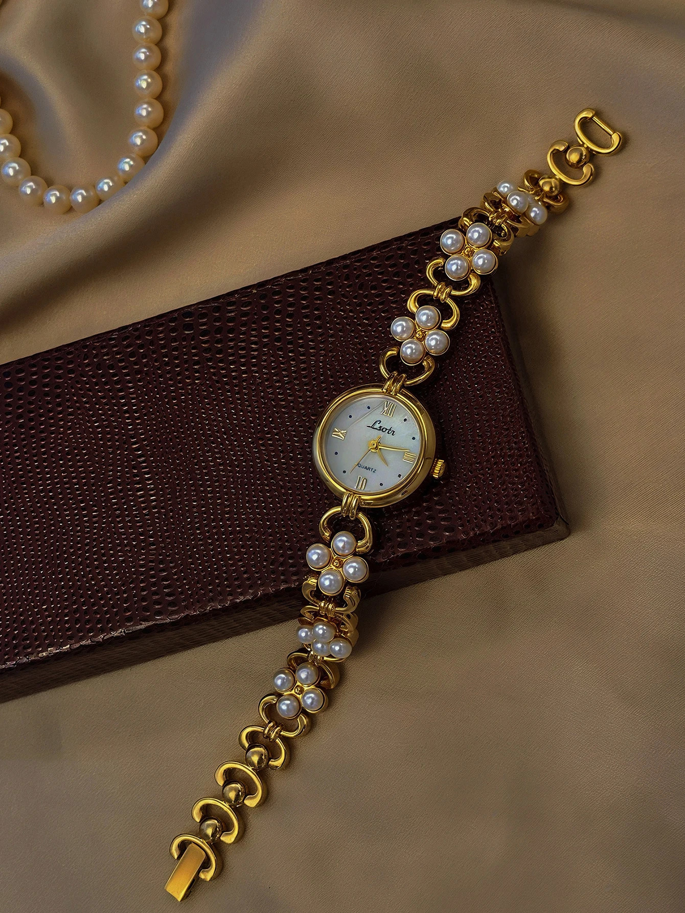 1 Golden French Classy Pearl Inlaid Accessible Retro Elegant Elegant Fashion Womens Watch Round Pearl Mother Dial 30m Waterproof Suitable for Daily We