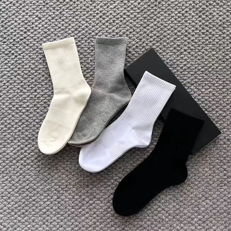 L914 Women Long Short Socks With Tags Fashion Girl Yoga Sports High Sock 4 pairs Lot Black Grey White with Embroidery letters