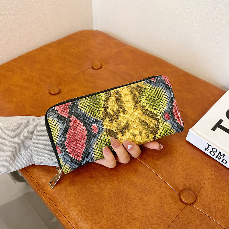 Free Shipping 2025 Designer Bag New Women's Wallet European And American Retro Single Zipper Wallet Snake Pattern Fashion Large Capacity Slot Coi