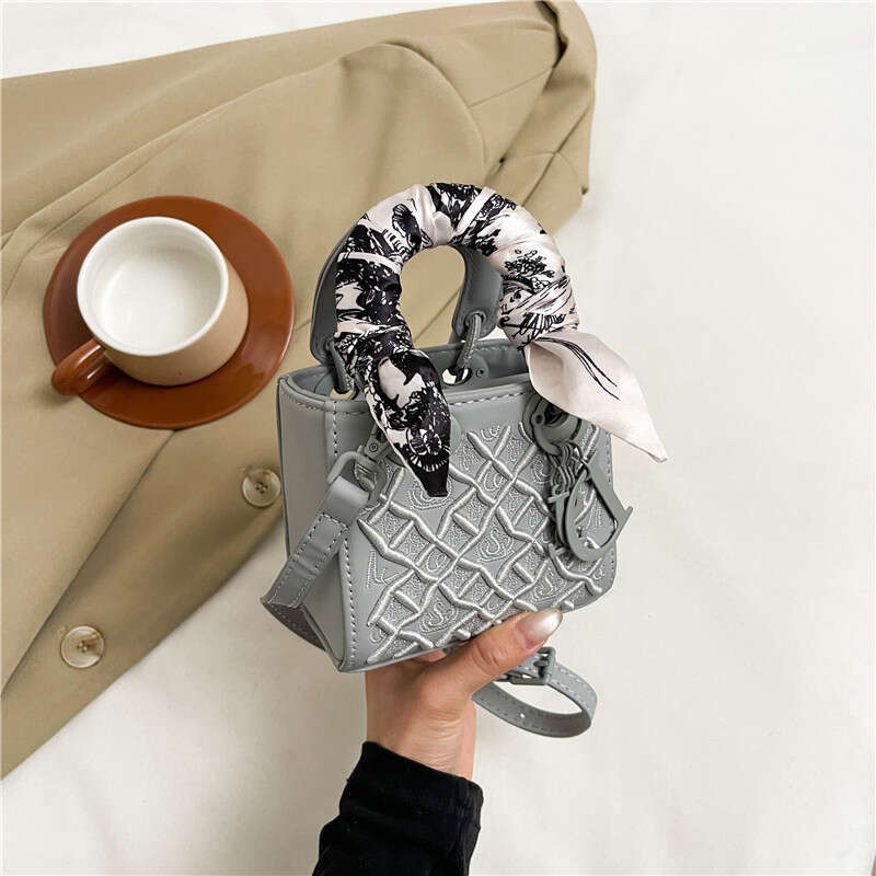 Small Handheld Princess Diana 2025 New High-end Fashion Heavy Embroidery Scarf Single Shoulder Crossbody Bag for Women