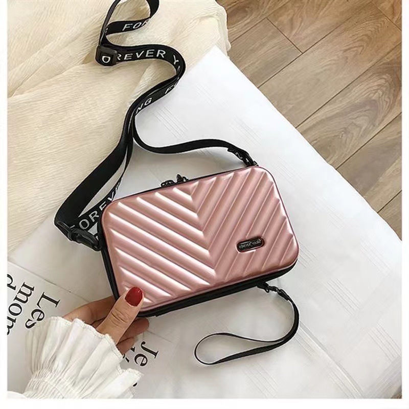 Free Shipping Designer Luxury New Trendy Hard Shell V Pattern Fashion Mini Storage Bag Single Shoulder Crossbody Travel Multifunctional Women's M