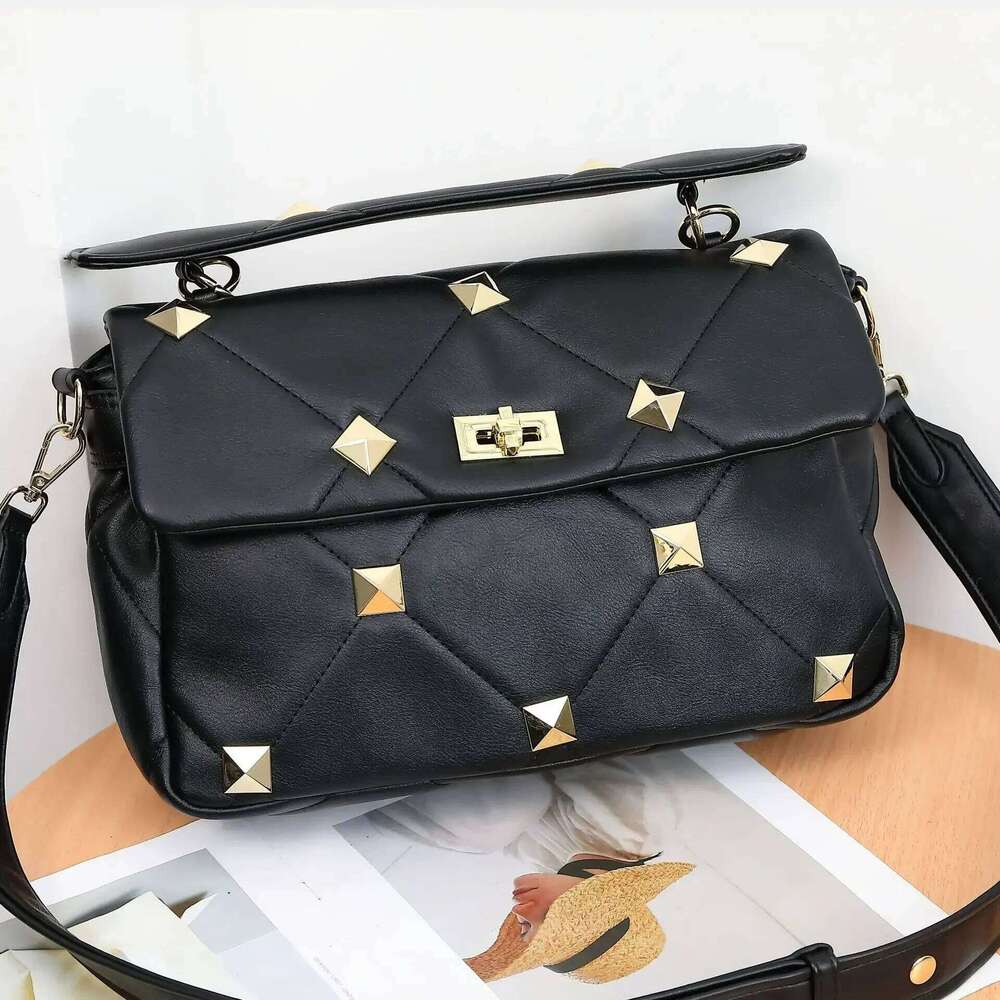 Bags New Fashion Women Genuine Leather Rivet Handbags Dia Lattice Bag Designer Shoulder Woman Messenger Bags
