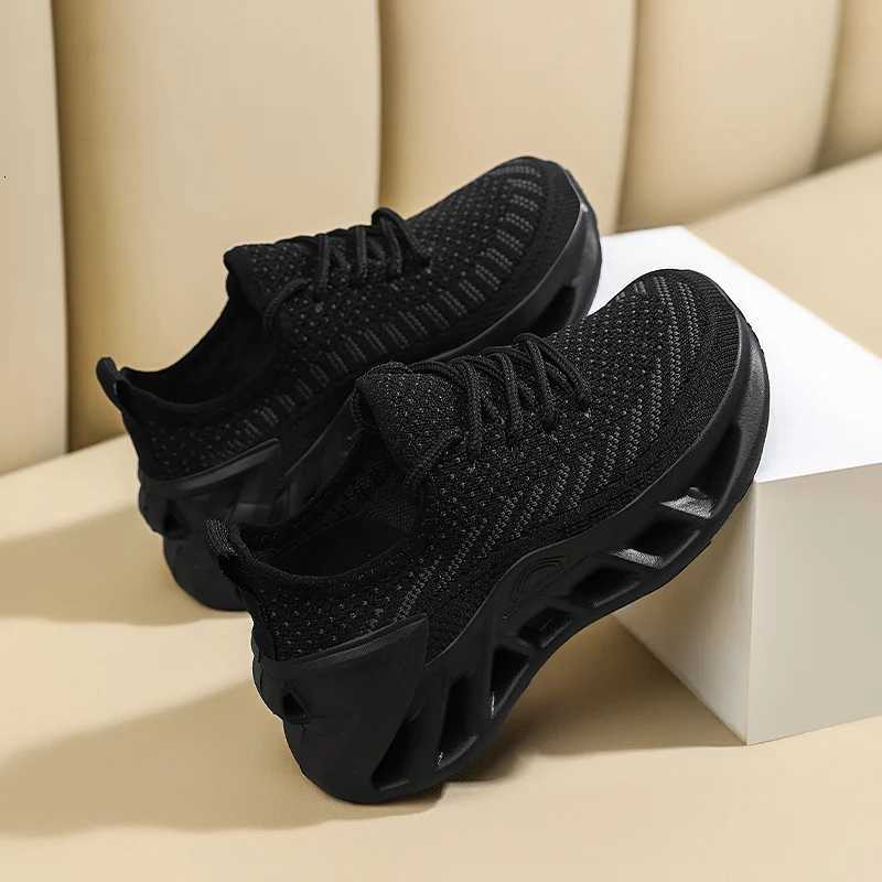 Kids Sneakers Brand Childrens Fashion Sports Boys Running Outdoor Parent Child Man Woman Lightweight Casual Shoes C260130