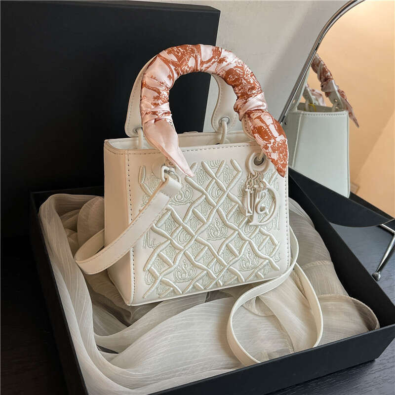 High-End Luxury for Women 2025 New Style Elegant Versatile Heavy Embroidery Princess Diana Crossbody Handbag Small Square Bag