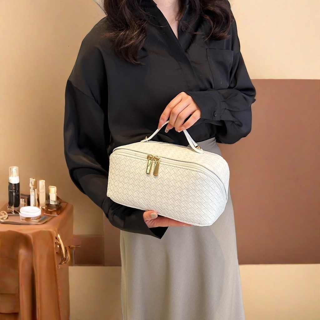 Designer Bag New Woven Pattern Makeup Luxury Bag Bag For Women, Large Capacity, Portable, High-end Feel, Super Popular Travel Makeup And Toiletries Or