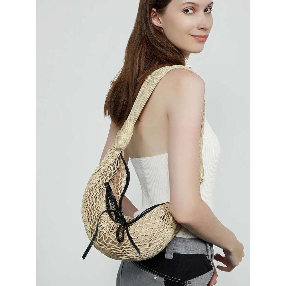 Versatile Color Blocking Fishing Woven Women's Spicy Niche Fashion 2025 Runway Design Horn Net Bag Weaving
