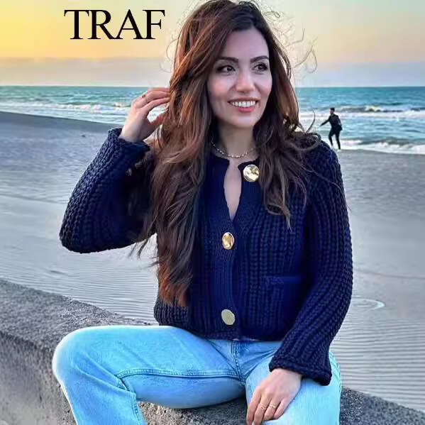 TRAFZA Women's Solid Color Single-Breasted Double-Pocket Short Thick Knit Cardigan Jacket Top B5