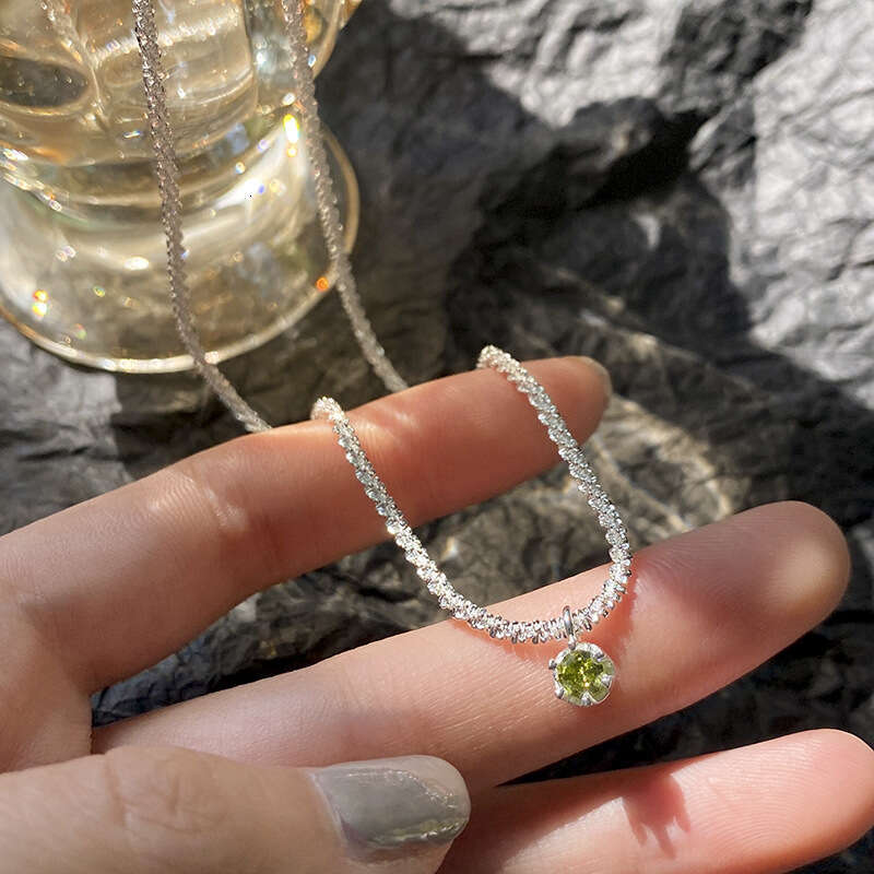 Pendant Necklaces for Women Silver plated Cubic Zirconia Chic Olive Green Diamond Necklace Trendy Elegant Choker Necklace with Shimmering Effect