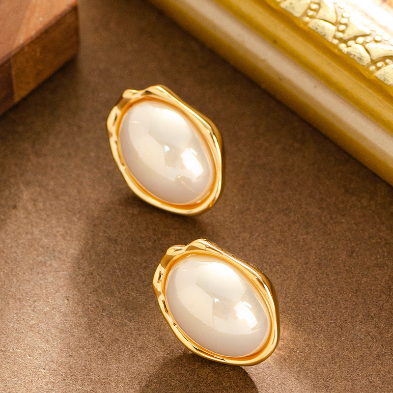Exquisite Fashion Geometric Oval Bead Pearl Earrings for Women High-end Light Simple Sier Needle Ear Jewelry