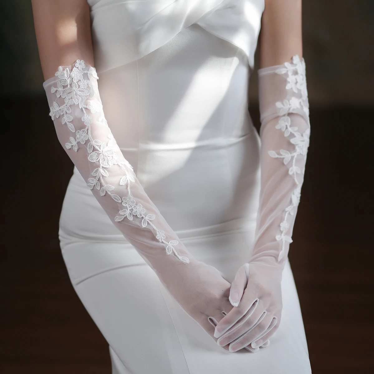 WG067 Exquisite White Lace Appliqued Wedding Bridal Handmade Gloves Soft Tulle Brides Bridesmaid Long Prom Pageant Gloves 250722