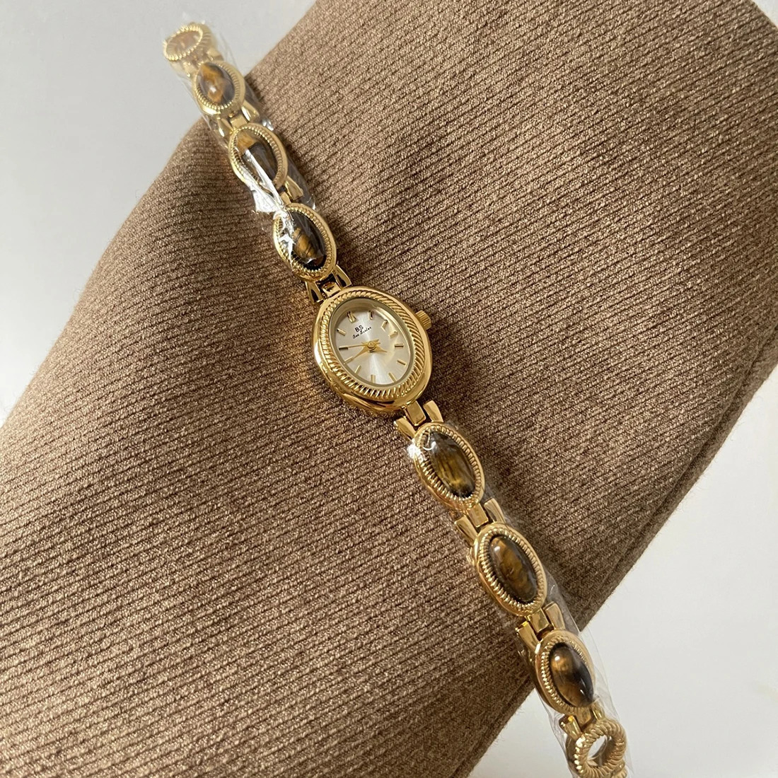 Natural Jade Bracelet Watch Gift WomenLadies Watches High Quality Gold Quartz Watches Elegant Womens Wristwatches 250723