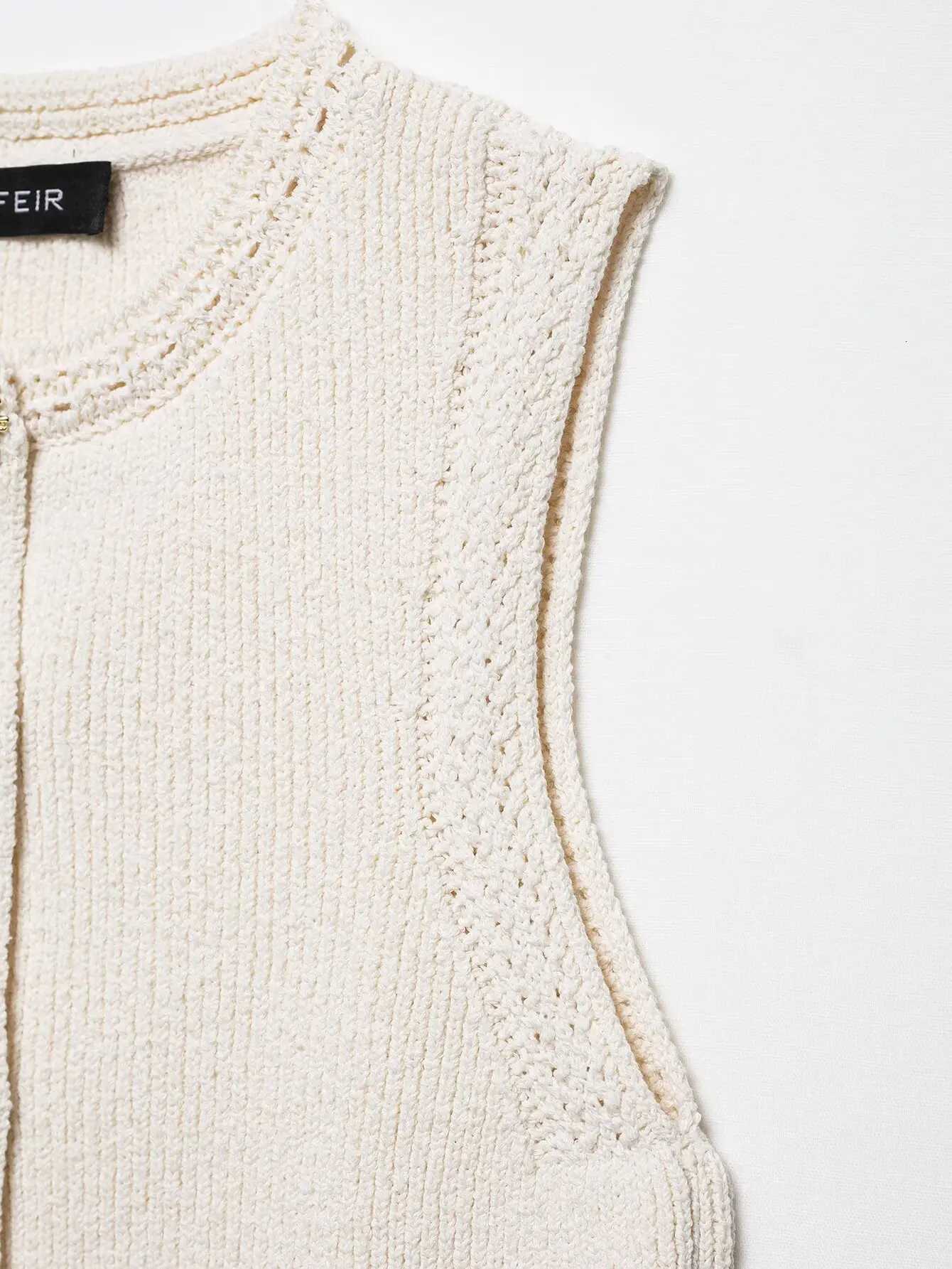 Retro Metal Button Womens Vest Solid Color Round Neck Single Breasted Knitted Cropped Top Casual Sleeveless Cardigan New Vest X250724