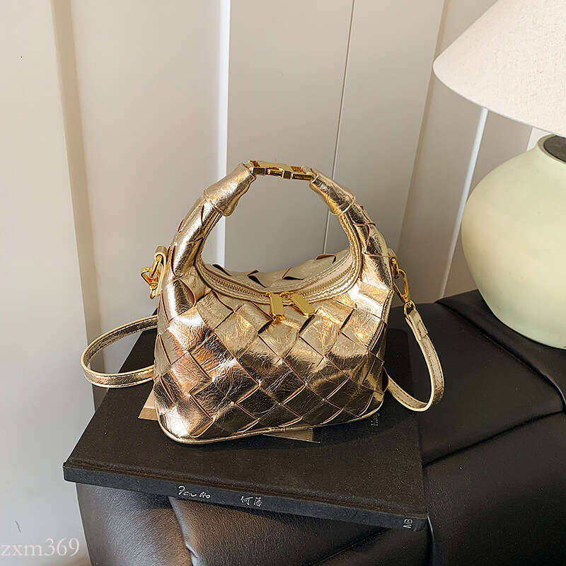 2025 Summer New Single Shoulder Crossbody Quilted Underarm for Women Commuting Woven Stylish Women's Bag