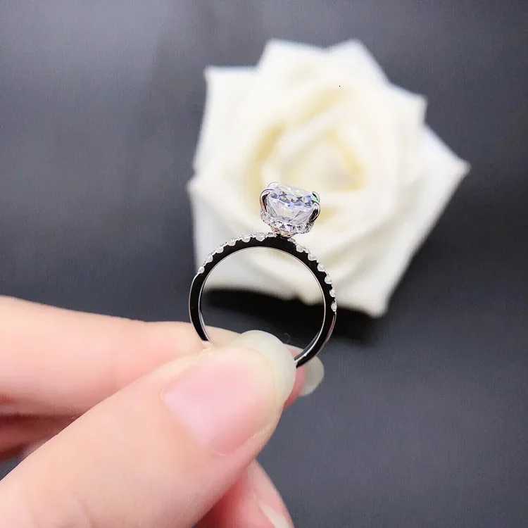 Solid color 18K white gold PT950 2.5-carat egg shaped four forked diamond ring for womens wedding ring W250417