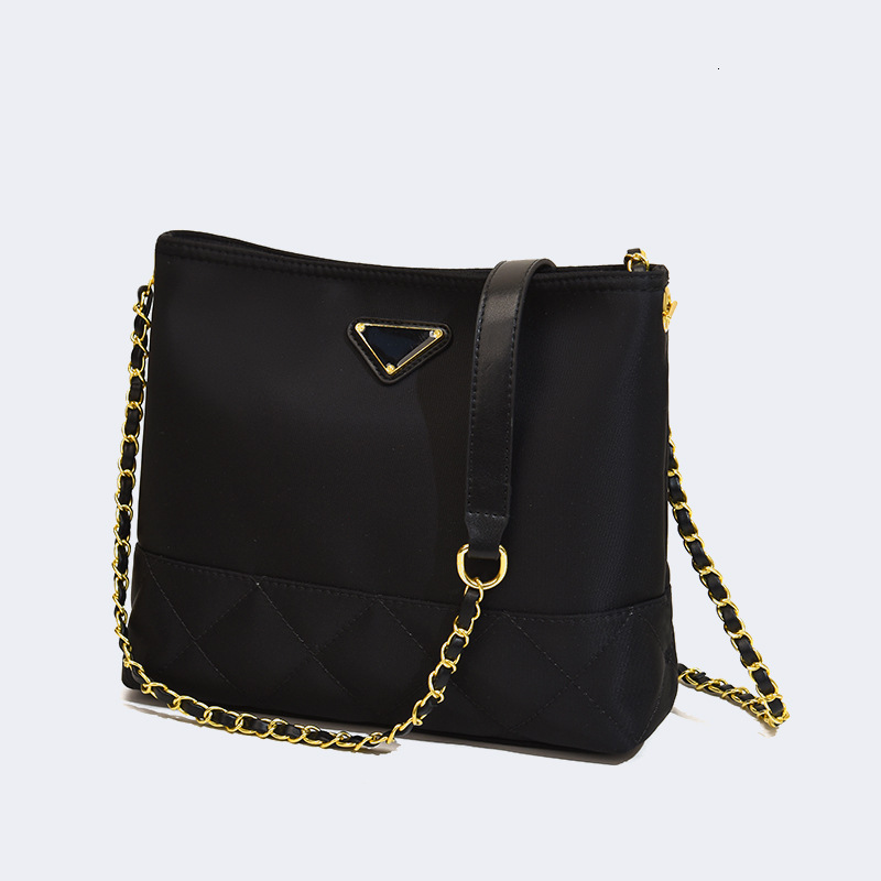 Luxury Brand Designer Bag Free Shipping Quilted Chain Bag Women's Bag 2025 New Casual Oxford Cloth Single Shoulder Crossbody Bag Fashion Niche Bu