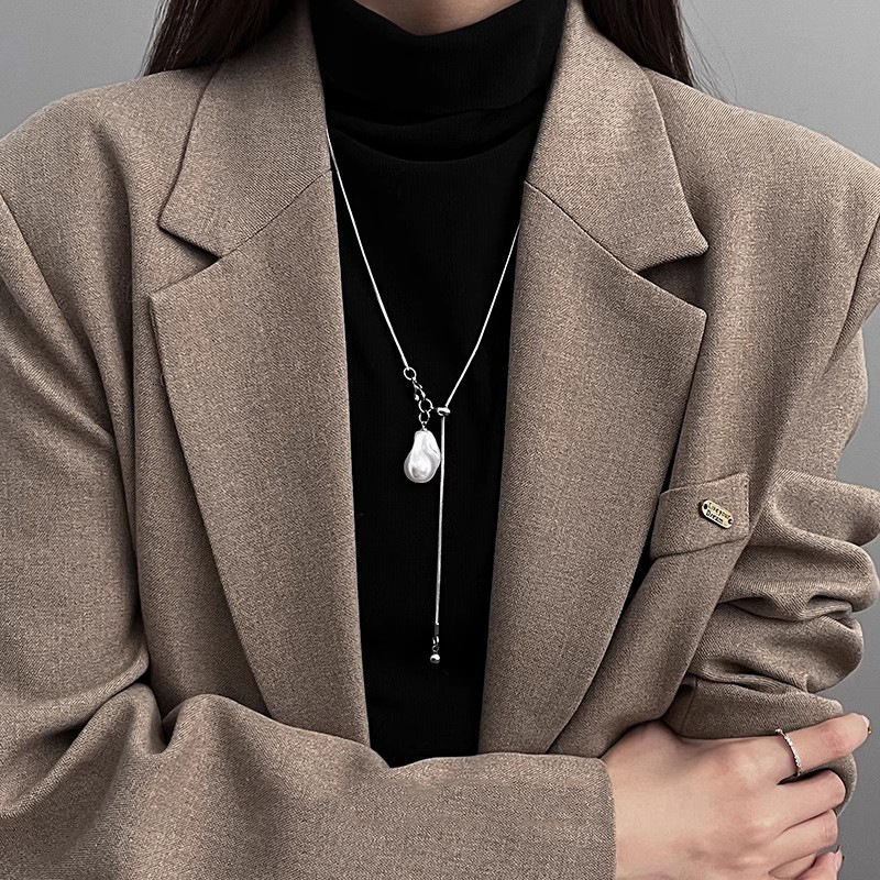New Elegant Baroque Pearl Titanium Steel Necklace for Women, Autumn and Winter Simple High-end Long Non-fading Choker Sweater Chain Jewelry for Women