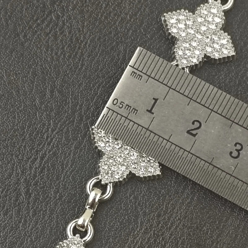 Original Silvery Flower Shape Rhinestone Hip Hop Pants Chain Fashionable Men And Women Ones Waist Accessories Gift 250722