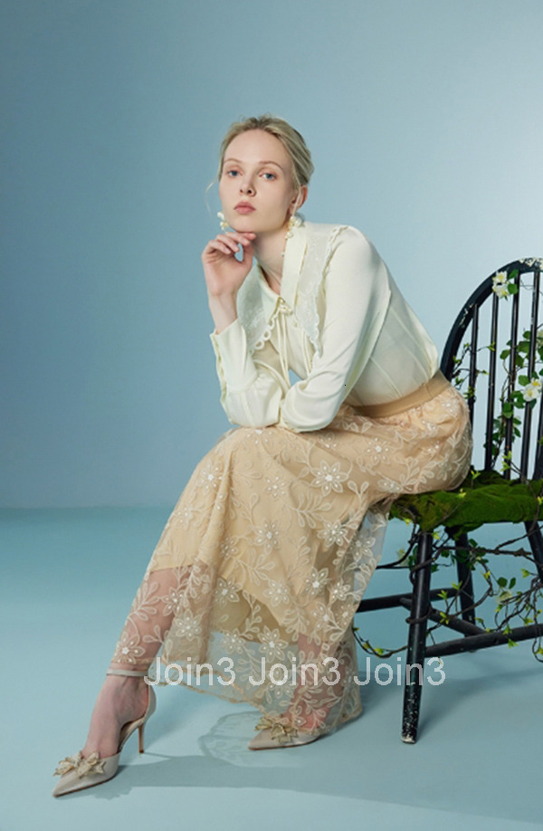 Summer New Womens Lace Shirt Fashionable Elegant Turn-down Collar White Womens Top 2346