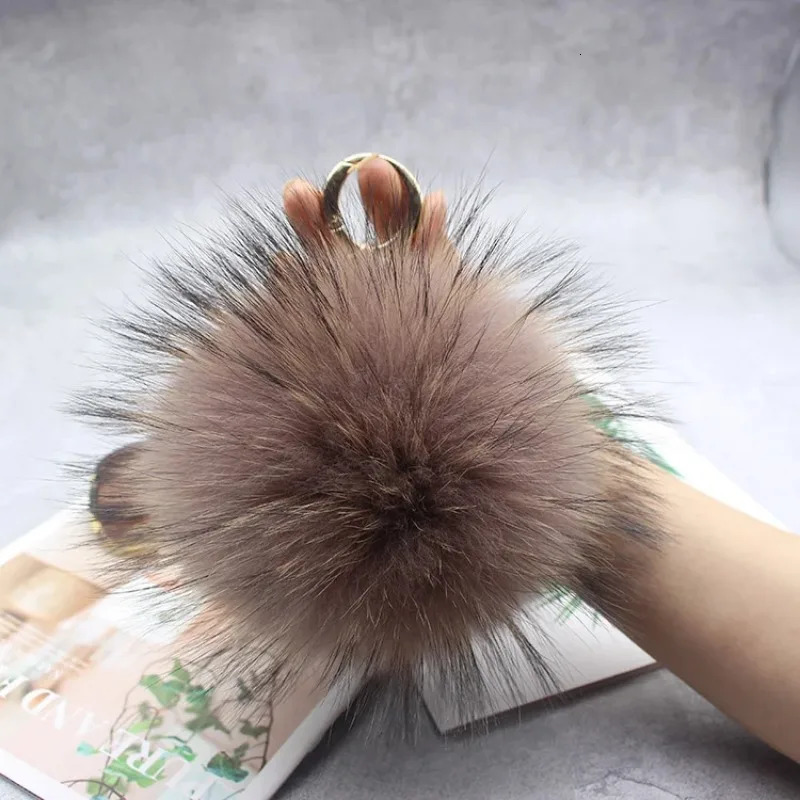 15cm Fluffy Real Raccoon Fur Ball Pom Poms Fur Pompom High Quality Keychain Key Chain Metal Ring Pendant For Women F281 250722